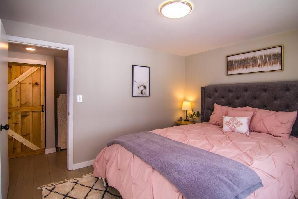 Lake House- Four Bedroom Retreat, King Bed, Beautiful Sunset! Brooklyn Center Dış mekan fotoğraf