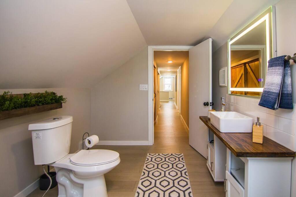 Lake House- Four Bedroom Retreat, King Bed, Beautiful Sunset! Brooklyn Center Dış mekan fotoğraf